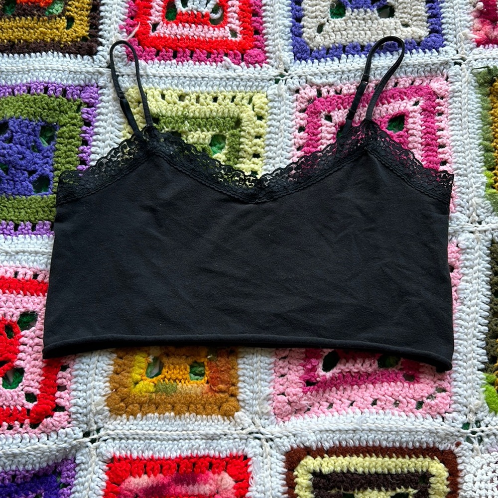 Black cropped tank